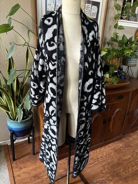 Akemi + Kin Open Cardigan One Size Black Cheetah Kimono Sleeve Long line Eyelash